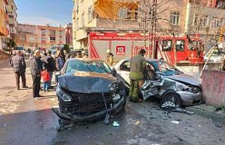 Ümraniye’de otomobilin çarptığı araç evin...