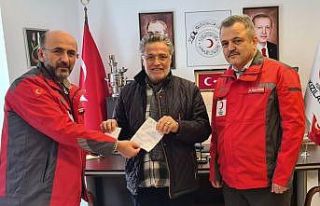 Umre paralarını Kızılay’a bağışladılar