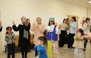 Üniversitesi öğrencileri depremden etkilenen çocuklarla...