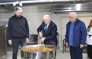 Ünye’deki aşevinden günlük 5 bin kişiye yemek