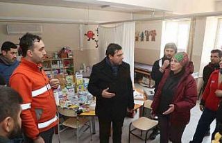 Uşak’ta depremzede vatandaşlar için çalışmalar...