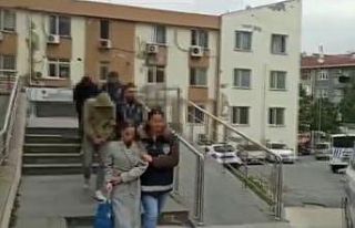 Üsküdar’da kadını durdurmak için taksiye çarpmıştı,...