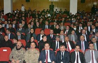 Vali Akbıyık, nevruz programına katıldı