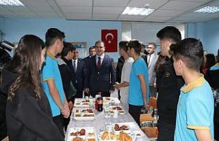 Vali Akbıyık öğrencilerle iftarda buluştu