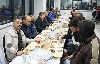 Vali Atay işçilerle iftar açtı