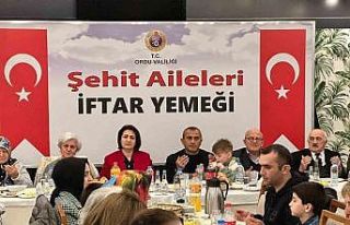 Vali ilk iftarı şehit aileleri ile birlikte yaptı