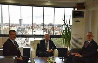 Vali Karadeniz, Alaşehir’e deprem yardımları...