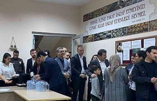 Vali Tavlı, Milas’ta depremzedelerle iftar yaptı