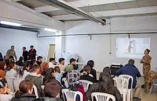 Van jandarmasından bilgilendirme çalışması