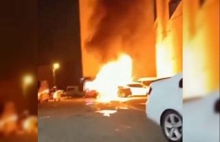 Van’da park halindeki otomobil alev alev yandı