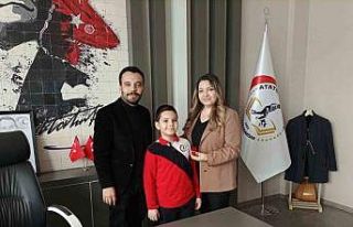 Velilerin kitap okuma yarışmasında dereceye girenlere...