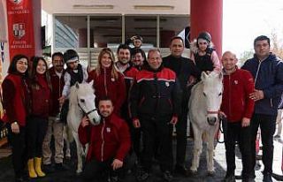 Yaraları sarmak için 4 nala koştular