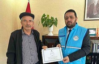 Yardımsever vatandaş hac parasını depremzedeler...