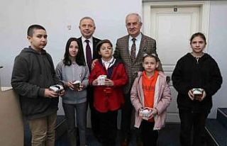 Yarışmada dereceye giren öğrencilere Başkan Aygün’den...