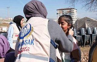 Yedi Başak depremzedelerin yaralarını sarıyor