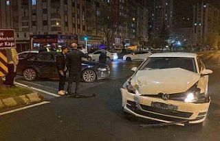 Yeni aldığı otomobiliyle kaza yapan sürücü gözyaşlarına...