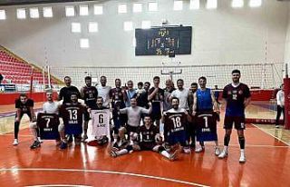 Yenişehirli voleybolcular bir üst lig için mücadele...