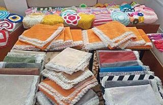 Yetim anneleri, afetzede çocuklar için üretiyorlar