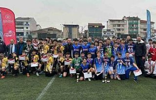 Yıldızlar futbolda 1. TOKİ Mehmet Akif Ersoy Ortaokulu