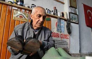 Yırtık ayakkabıları meslek sahibi yaptı