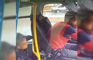 Yolcu olarak bindiği minibüste sürücünün 10...