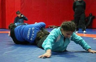 Yozgatlı kadın güreşçiler, mili güreşçi Yasemin...