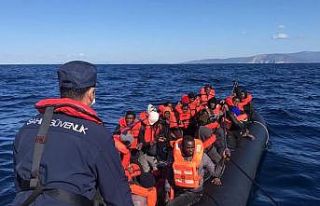 Yunanistan’ın ölüme ittiği 41 göçmen kurtarıldı