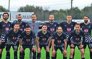 Yunusemre Belediyespor liderliğini devam ettirdi