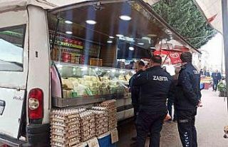 Zabıtadan Altınova Semt Pazarı’nda sıkı denetim