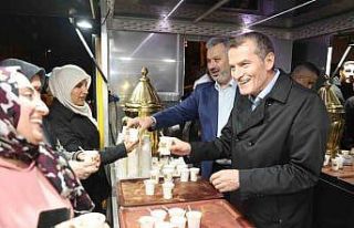 Zeytinburnu’nda iftarda çorba, yatsıda salep ikramı