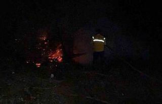 (ZONGULDAK) Nehir kenarında yakılan ateş örtü...