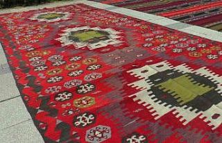 120 yıllık kilim zamana meydan okuyor