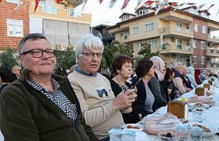 127 milletten yerleşik yabancılar Alanya’da iftar...