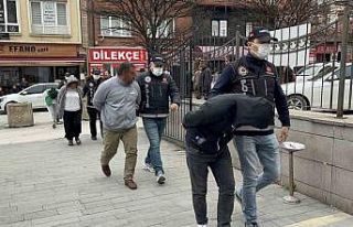 5 buçuk kilogram uyuşturucu madde ile yakalandılar