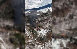 ABD’de raydan çıkan tehlikeli madde yüklü trende...