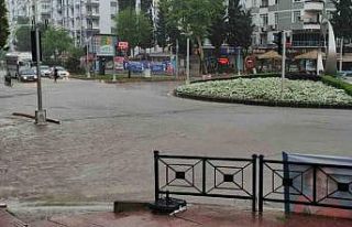 Adana’da kuvvetli yağış ve dolu sele neden oldu