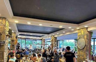 Adanalılar bayramda da kebaptan vazgeçmedi