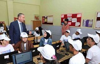 Ağrı İl Milli Eğitim Müdürü Kökrek, öğrenciler...