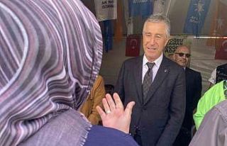 AK Parti İstanbul Milletvekili adayı Nazif Çetin,...