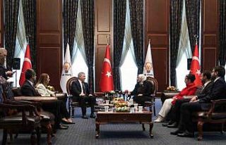 AK Parti’de siyasi partiler arası bayramlaşma