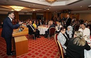 AK Parti’li milletvekili adayları hemşehri dernekleriyle...