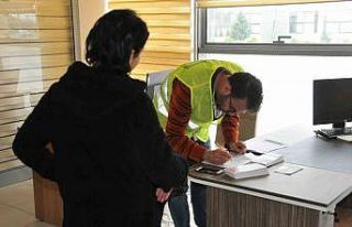 Akşehir Belediyesinden depremzedelere yardım çeki