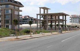 Alanya Belediyesinin sezon öncesi peyzaj çalışmaları
