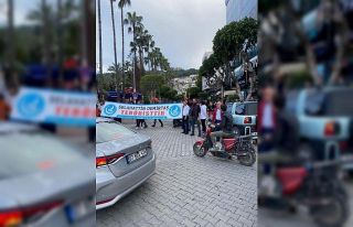 Alanya’da Ekrem İmamoğlu’na pankartlı protesto