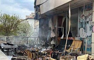 Alevler 7 katlı binayı sardı: Bayram ziyareti olası...