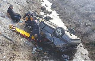 Amasya’da otomobil sulama kanalına uçtu: Anne...