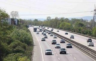 Anadolu Otoyolu Sakarya geçişinde akıcı bayram...