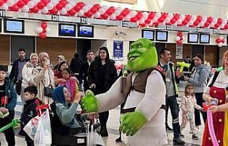 Antalya Havalimanı’nda 23 Nisan coşkusu