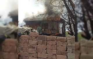 Antalya’da evdeki yangında dumandan zehirlenen...