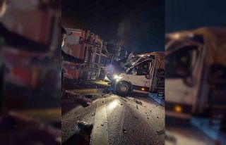 Antalya’da kamyon ile kamyonet çarpıştı: 1 yaralı